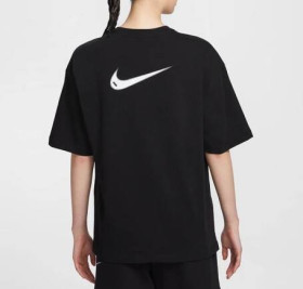 Футболки Футболки ^/--/^ Футболка женская Nike Sportswear Swoosh Oversized Black HJ /--/ 3947-010 ^_^^^ Футболка Nike Sportswear Swoosh Oversized Black HJ /--/ 3947-010 - фото фото фото