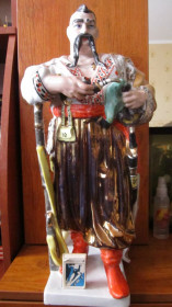 Статуетки, Скульптури, Фігурки, Фарфор Статуэтки, Скульптуры, Фигурки, Фарфор ^/--/^ Статуэтка Козак. Казак. Тарас Бульба высота 50 см. ^_^^^ Статуетка Козак. Козак. Тарас Бульба висота 50 см. - фото фото фото