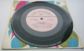 Платівки Пластинки ^/--/^ Мелодия - Увертюра К к/ф &amp;quot;Веселые Ребята&amp;quot;  (7&amp;quot;, Mono) 1976 Jazz, Pop ЕХ ^_^^^ Мелодія - Увертюра К к/ф &amp;quot;Веселі Хлопці &amp;quot; (7 &amp;quot;, Mono) 1976 Jazz, Pop ЕХ - фото фото фото