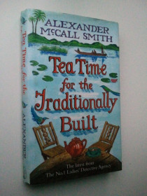 Книги на іноземних мовах Книги на иностранных языках ^/--/^ Tea Time for the Traditionally Built. Alexander McCall Smith. Детектив. Англійською. ^_^^^ Tea Time for the Traditionally Built. Alexander McCall Smith. Детектив. Английский. - фото фото фото