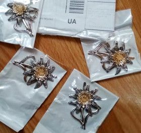 Копії медалей і знаків Копии медалей и знаков ^/--/^ Знак кокарда Эдельвейс на кепи   3 Рейх&amp;lt;span class&amp;quot;replica&amp;quot;&amp;gt;копия&amp;lt;div class&amp;quot; ^_^^^ Знак кокарда Едельвейс на кепі 3 Рейх<span class"replica">копія<div class" - фото фото фото