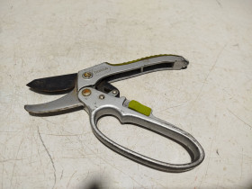 Секатори, сучкорізи, ножиці Секаторы, сучкорезы, ножницы ^/--/^ Секатори Baricus  (модель із храповим механізмом) від 1 /--/ грн ^_^^^ Секаторы Baricus (модель с храповым механизмом) от 1 /--/ грн - фото фото фото