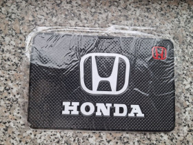 Килимки Коврики ^/--/^ Антиковзкий килимок на торпеду з логотипом Honda ^_^^^ Антиковзкий коврик на торпеду с логотипом Honda - фото фото фото