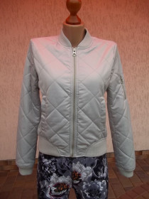 Куртки Куртки ^/--/^ Prom      ( 40 / 42 р )  Reserved Женская стебанная  куртка бомбер на синтепоне  серого цвета  Б / У ^_^^^ Prom (40 / 42 р ) Reserved Жіноча стебанна куртка бомбер на синтепоні сірого кольору Б / У - фото фото фото