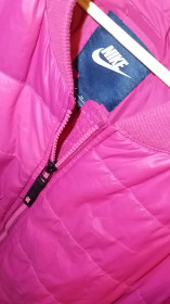 Куртки Куртки ^/--/^ NIKE з капюшоном фирменный бренд куртка женская малиновая ^_^^^ NIKE з капюшоном фірмовий бренд куртка жіноча малинова - фото фото фото