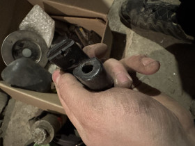 Інші автозапчастини Другие автозапчасти ^/--/^ Кріплення козирка в автомобілі ^_^^^ Крепление козырька в автомобиле - фото фото фото