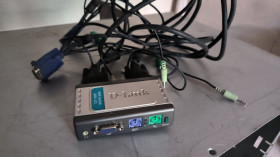Концентратори, хаби Концентраторы, хабы ^/--/^ KVM-переключатель D-Link KVM-121 ^_^^^ KVM-перемикач D-Link KVM-121 - фото фото фото