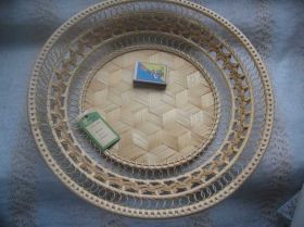Кухонне начиння, посуд, столове срібло Кухонная утварь, посуда, столовое серебро ^/--/^ Тарелка  большая плетенная соломка  новая    ( ВЬЕТНАМ) ^_^^^ Тарілка велика плетена соломка нова (В'єтнам) - фото фото фото