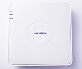 DVR-реєстратори DVR-регистраторы ^/--/^ Мережевий Відеореєстратор Hikvision DS-7104 /--/ NI-Q /--/ 1 NVR 4-канальний для IP-Камер H.265+ HDMI VGA    (20064) ^_^^^ Сетевой Видеорегистратор Hikvision DS-7104 /--/ NI-Q /--/ 1 NVR 4-канальный для IP-Камер H.265+ HDMI VGA (20064) - фото
