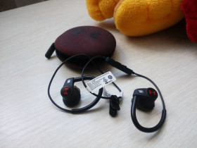 Bluetooth гарнітури Bluetooth гарнитуры ^/--/^ Безпровідні навушники JBL Under Armour Sport ^_^^^ Беспроводные наушники JBL Under Armour Sport - фото фото фото