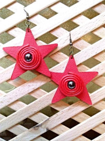 Сережки Серьги ^/--/^ Красные кожаные серьги звезды 7 см-5.5 см, серьги из натуральной кожи с гематитом, ручная работа ^_^^^ Червоні сережки зірки з натуральної шкіри з гематитом. - фото фото фото