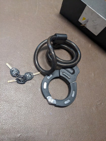 Інше Другое ^/--/^ 2238 протиугонний замок-«наручники» із тросом  (handcuff lock) від бренду Honszex ^_^^^ 2238 противоугонный замок-«наручники» с тросом (handcuff lock) от бренда Honszex - фото фото фото
