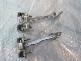 Двері та дах Двери и крыши ^/--/^ Ограничитель двери Renault Logan Sandero Stepway 2 13-20 804302559 /--/ R ^_^^^ Обмежувач дверей Renault Logan Sandero Stepway 2 13-20 804302559 /--/ R - фото фото фото
