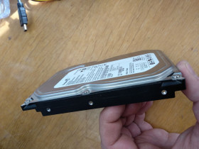 Жорсткі диски Жесткие диски ^/--/^ Жорсткий диск Seagate 80 /--/ GB SATA ^_^^^ Жесткий диск Seagate 80 /--/ GB SATA - фото фото фото