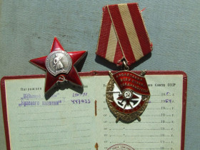 СРСР СССР ^/--/^ Комплект КЗ № 2 964 197 Люкс. 1951 г. Боевого Красного Знамени № 447 033 и 1954 г. награждения ^_^^^ Комплект КЗ No 2 964 197 Люкс. 1951 р. Бойового Червоного Прапора No 447 033 і 1954 р. нагородження - фото фото фото