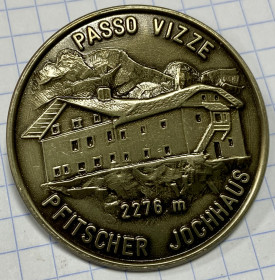 Пам'ятні і ювілейні Памятные и юбилейные ^/--/^ Гірський притулок Pfitscherjochhaus.  Циллертальські Альпи на кордоні Австрії та Італії  (Південний Троль).  ﻿﻿ Це найстаріший приватний гірський притулок у Південному Тіролі, збудований у 1888 році. ^_^^^ Горный приют Pfitscherjochhaus. Циллертальские Альпы на границе Австрии и Италии (Южный Троль). Это самое старое частное горное убежище в Южном Тироле, построенное в 1888 году. - фото фото фото