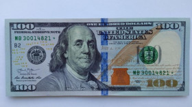 США США ^/--/^ США 100 долларов 2013 г. MB 30014821 (звезда). Серия замещения. unc ^_^^^ США 100 доларів 2013 MB 30014821 (зірка). Серія заміщення. unc - фото фото фото