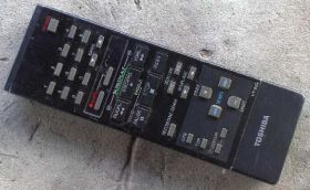 Відеомагнітофони, VHS-програвачі Видеомагнитофоны, VHS-проигрыватели ^/--/^ Пульт TOSHIBA VT-20 /--/ G для видеомагнитофона ^_^^^ TOSHIBA VT-20 /--/ G для відеомагнітофону - фото фото фото