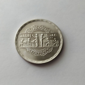 Єгипет Египет ^/--/^ 1 ФУНТ ЕГИПЕТ 1979 &amp;quot;ДЕНЬ ОБРАЗОВАНИЯ&amp;quot; состояние UNC серебро 15/0.720 ^_^^^ 1 ФУНТ ЄГИПЕТ 1979 &amp;quot; День освіти &amp;quot; стан UNC!!! срібло Рідка!!! - фото фото фото