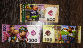 Копії Копии ^/--/^ Календарик-купюра 100, 200. 500 гривень 2016 Рік мавпи. 3 /--/ шт. ^_^^^ Календарик-купюра 100, 200.500 гривен 2016 Год обезьяны. 3 /--/ шт. - фото фото фото