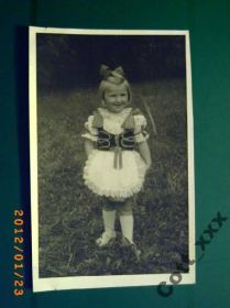 Листи, фото Письма, фото ^/--/^ Фото -ДЕВОЧКА в национальном платьице   ХХ век ^_^^^ Фото-Дівчинка в національній сукні ХХ століття - фото фото фото