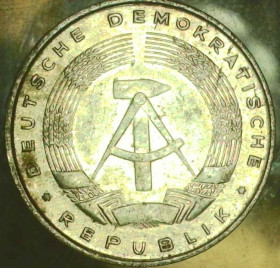 НДР, ФРН ГДР, ФРГ ^/--/^ Німеччина - НДР 5 пфенігів, 1975 [2.65] ^_^^^ Германия - ГДР 5 пфеннигов, 1975 [2.65] - фото фото фото