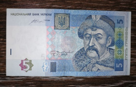Загальнодержавні випуски Общегосударственные выпуски ^/--/^ 5 гривень 2015 Гонтарева серія УЄ 621... AUNC ^_^^^ 5 гривен 2015 Гонтарева серия УЕ 621... AUNC - фото фото фото