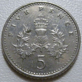 Єлизавета II (після ) Елизавета II (после ) ^/--/^ Велика Британія 5 пенсів 1990 року. Новий тип 40513 ^_^^^ Великобритания 5 пенсов 1990 года. Новый тип 40513 - фото фото фото