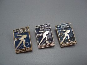 Спортивні Спортивные ^/--/^ Знак спорт Чемпионат Европы 1971 год Ленинград коньки конькобежный спорт ссср лот 3 шт №17732 ^_^^^ Знак спорт Чемпіонат Європи 1971 рік Ленінград ковзанярський спорт СРСР лот 3 шт No 17732 - фото фото фото