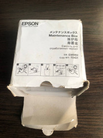 Принтери Принтеры ^/--/^ Epson EWMB /--/ 2 T /--/ 04 /--/ D /--/ 1  Maintenance Box  (ємність для відпрацьованих чорнил)  Новий  Коробка пошарпана [144] ^_^^^ Epson EWMB /--/ 2 T /--/ 04 /--/ D /--/ 1 Maintenance Box (емкость для отработанных чернил) Новый Коробка пошарпана [144] - фото фото фото