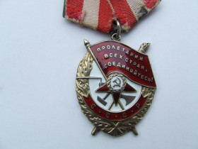 СРСР СССР ^/--/^ Орден Боевого Красного Знамени БКЗ № 402 976 награждения 1950 гг. в родной патине . ^_^^^ Орден Бойового Червоного Прапора БКЗ No 402 976 нагородження 1950 р. в рідній патіні. - фото фото фото