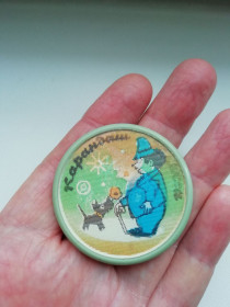 Пам'ятні і ювілейні Памятные и юбилейные ^/--/^ Значок Карандаш и Клякса переливной ^_^^^ Значок Карандаш і Клякса переливний - фото фото фото