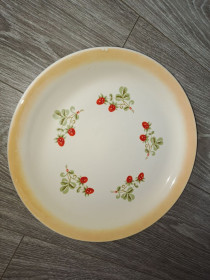 Статуетки, Скульптури, Фігурки, Фарфор Статуэтки, Скульптуры, Фигурки, Фарфор ^/--/^ Блюдо 30 /--/ см Буды СССР клубника ^_^^^ Блюдо 30 см Буди СРСР полуниця - фото фото фото