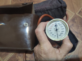Вимірювальні прилади Измерительные приборы ^/--/^ Измеритель артериального давления тонометр из СССР ^_^^^ Вимірювач артеріального тиску тонометр з СРСР - фото фото фото