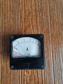Амперметри, вольтметри Амперметры, вольтметры ^/--/^ Амперметр постоянного тока М /--/ 4200 10 /--/ А ^_^^^ Амперметр М /--/ 4200 10 /--/ А - фото фото фото