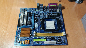Материнські плати Материнские платы ^/--/^ Материнская плата GigaByte GA-M /--/ 61 /--/ SME-S /--/ 2 s-AM /--/ 2+        (полурабочая-читать текст) ^_^^^ Материнська плата GigaByte GA-M /--/ 61 /--/ SME-S /--/ 2 s-AM /--/ 2+ (полуробоче-під ремонт) - фото фото фото