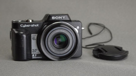 Sony Sony ^/--/^ Цифровой фотоаппарат Sony Cyber-shot DSC-H /--/ 10 8.10 /--/ Mpix Carl Zeiss Vario-Tessar 10 /--/ x 6,3-63,0 /--/ mm Zoom lens Вживане ^_^^^ Цифровой фотоаппарат Sony Cyber-shot DSC-H /--/ 10 8.10 /--/ Mpix Carl Zeiss Vario-Tessar 10 /--/ x 6,3-63,0 /--/ mm Zoom lens Употребительное - фото фото фото
