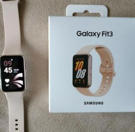 Фітнес браслети Фитнес браслеты ^/--/^ фитнес-браслета Samsung Galaxy Fit /--/ 3 ^_^^^ фитнес-браслет Samsung Galaxy Fit /--/ 3 - фото фото фото