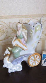 Статуетки, Скульптури, Фігурки, Фарфор Статуэтки, Скульптуры, Фигурки, Фарфор ^/--/^ Статуэтка Германия Дама на карете 1859 год  (под реставрацию) ^_^^^ Статуетка Німеччина Дама на кареті 1859 (під реставрацію) - фото фото фото