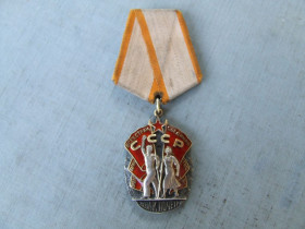 СРСР СССР ^/--/^ Орден Знак почета ПЛОСКИЙ № 119 994 . В отличном состоянии 1950 гг. награждения .Родной сбор патине ^_^^^ Орден Знак пошани ПЛОСЬКИЙ No 119 994. У відмінному стані 1950 р. нагородження .Рідний збір патині - фото фото фото