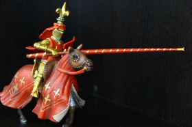 Фігурки, солдатики Фигурки, солдатики ^/--/^ турнирный рыцарь на коне с копьем и щитом SCHLEICH 90-100 /--/ мм ФРГ ^_^^^ турнірний лицар на коні з списом і щитом SCHLEICH 90-100 /--/ мм ФРН - фото фото фото
