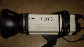 Прожектори Прожекторы ^/--/^ Прожектор студийный UFO sl- 150 /--/ w ^_^^^ Прожектор студійний UFO sl- 150 /--/ w - фото фото фото