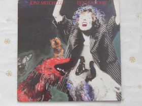 Платівки Пластинки ^/--/^ Joni Mitchell ‎– Dog Eat Dog  (Geffen Records ‎– GHS 24074, US) EX+/NM- ^_^^^ Joni Mitchell – Dog Eat Dog (Geffen Records – GHS 24074, US) EX+/NM- - фото фото фото