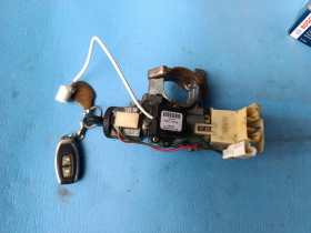 Інше Другое ^/--/^ Замок зажигания Mazda 323 BA BJ 94-02 BD /--/ 7 /--/ F /--/ 66939 /--/ B с ключом ^_^^^ Замок запалювання Mazda 323 BA BJ 94-02 BD /--/ 7 /--/ F /--/ 66939 /--/ B з ключем - фото фото фото