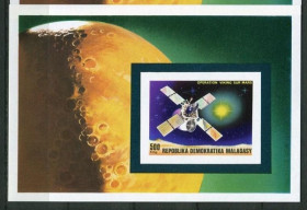 Освоєння космосу Освоение космоса ^/--/^ Мадагаскар Malagasy  Madagaskar Space  1976 MI BL.15 IMPERF  MNH ^_^^^ Мадагаскар Malagasy Madagaskar Space 1976 MI BL.15 IMPERF MNH - фото фото фото
