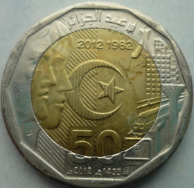 Алжир Алжир ^/--/^ Алжир 200 динаров 2012 биметалл юб. состояние 3 ^_^^^ Алжир 200 динарів 2012 біметал юб. стан 3 - фото фото фото