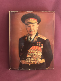 Видання - р. Издания - гг. ^/--/^ Фотоальбом И. Х. Баграмян  (видавництво Айастан, 1987 р.). Мемуари, біографія, фотохроніка. ^_^^^ Фотоальбом И. Х. Баграмян (издательство Айастан, 1987 г.). Мемуары, биография, фотохроника. - фото фото фото