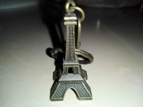 Сувенири Сувениры ^/--/^ Брелок Эйфелевая башня. France, Paris. ^_^^^ Брелок Ейфелева вежа. France, Paris. - фото фото фото