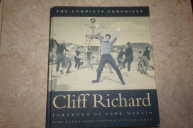 Видання - р. Издания - гг. ^/--/^ Cliff Richard: The Complete Chronicle. Клифф Ричард: Полная хроника. На англ языке. ^_^^^ Cliff Richard: The Complete Chronicle Кліфф Річард: Повна хроніка. англійською мовою. - фото фото фото