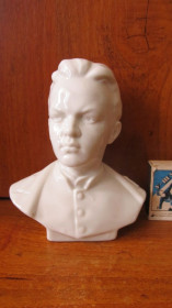 Статуетки, Скульптури, Фігурки, Фарфор Статуэтки, Скульптуры, Фигурки, Фарфор ^/--/^ Бюст В. Ульянов - фото фото фото